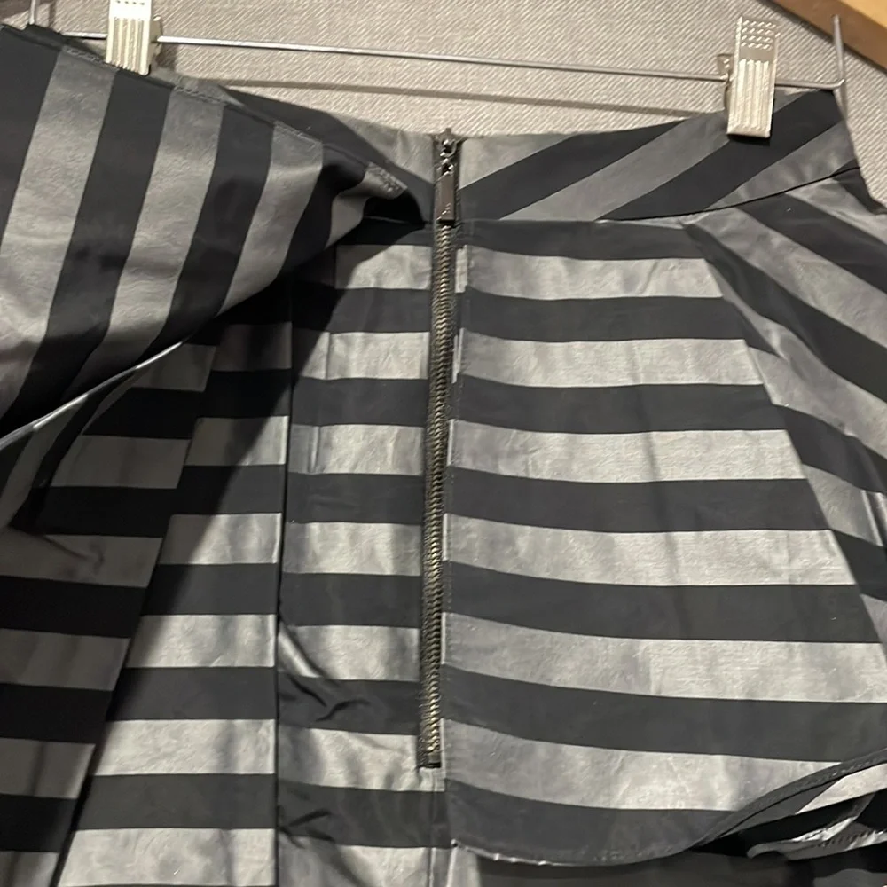 CUE High Waisted Ruffle Metal Grey & Black Skirt - AU8 - Picture 5 of 8